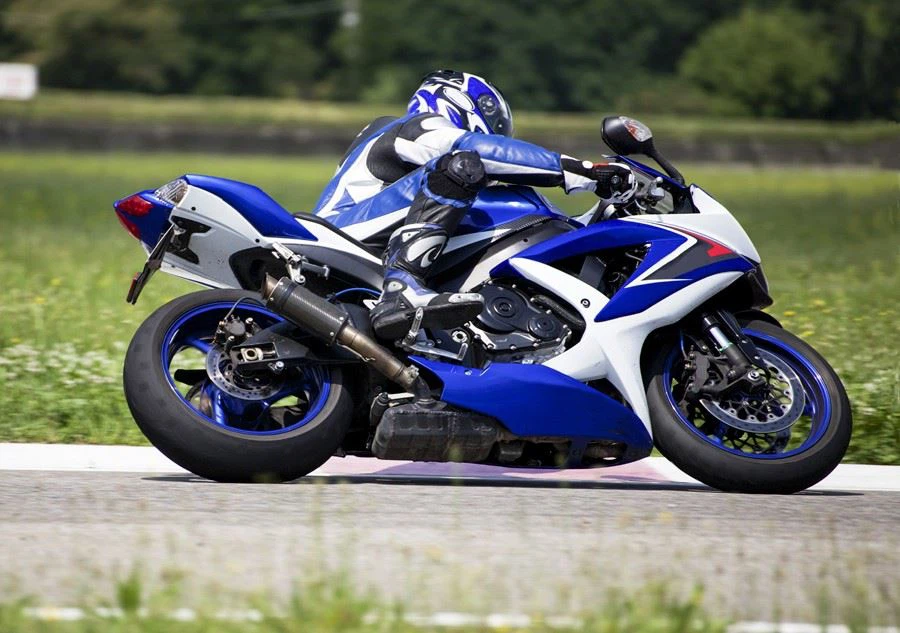 MOTORCYCLE RADIAL TIRE 054